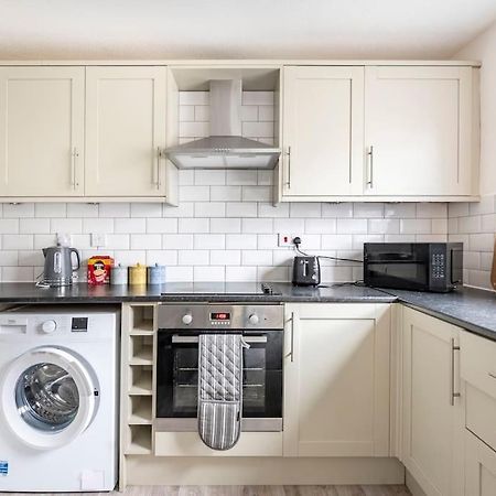 Two Bedroom Flat Near Colchester Hospital With Free Parking And Internet Mile End Exterior photo